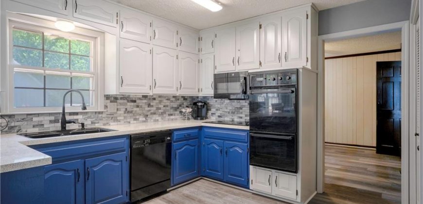 Homes for Sale in Parkville, MO 64152 | 10315 NW Mirror Lake Drive