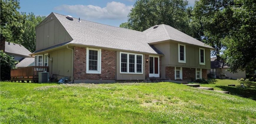 Homes for Sale in Parkville, MO 64152 | 10315 NW Mirror Lake Drive