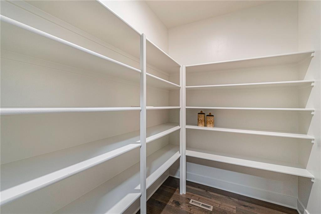 Homes for Sale in Parkville, MO 64152 | 7044  Glenn Lane