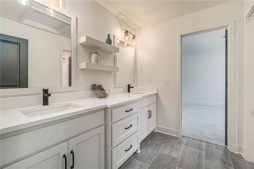 Homes for Sale in Parkville, MO 64152 | 7044  Glenn Lane