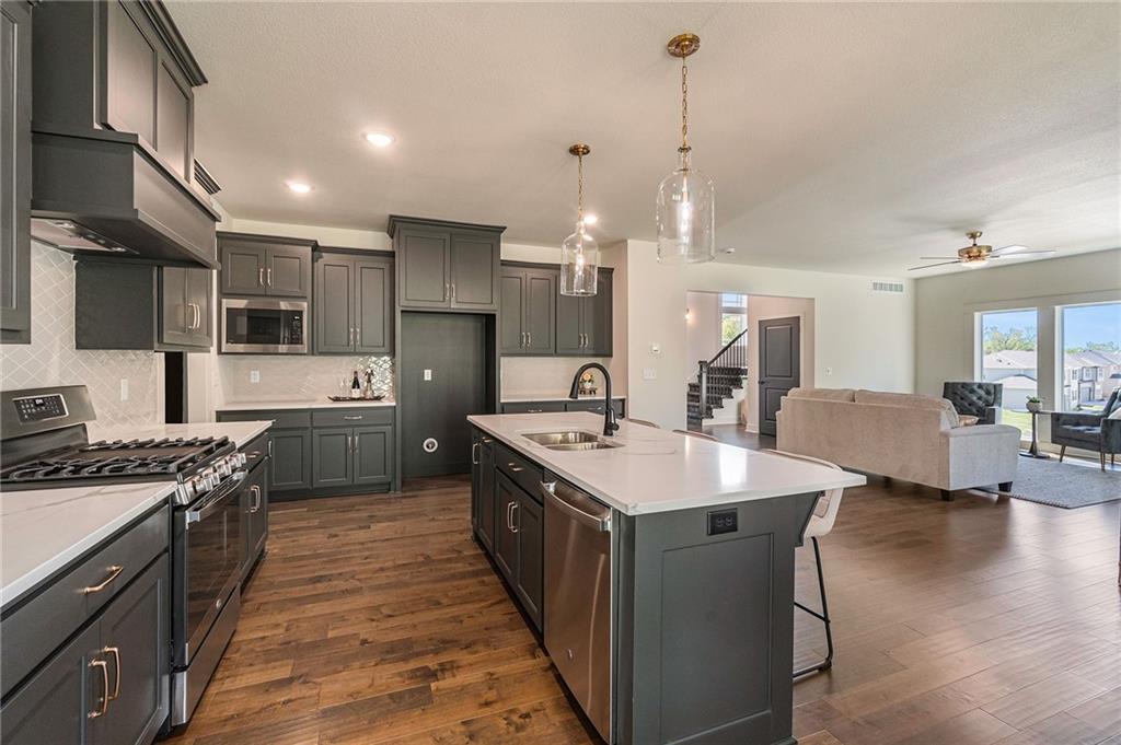 Homes for Sale in Parkville, MO 64152 | 7044  Glenn Lane