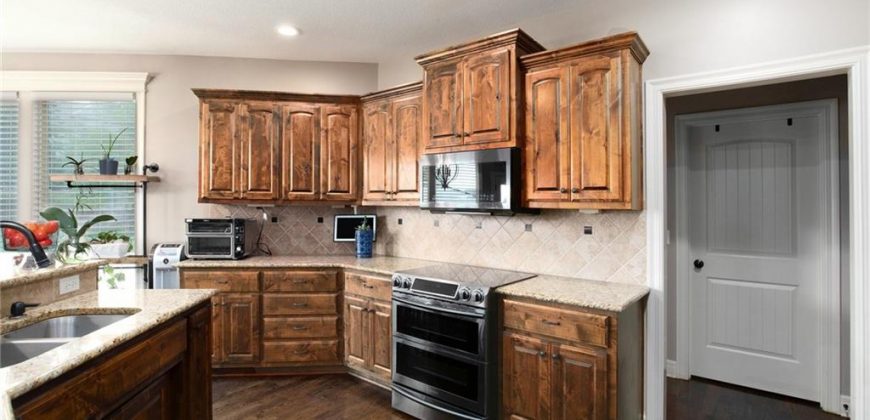 Homes for Sale in Kansas City, MO 64119 | 6131 N Elmwood Avenue