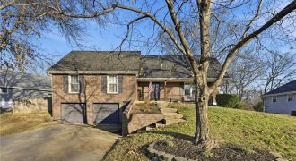 Homes for Sale in Gladstone, MO 64118 | 6757 N Garfield Avenue