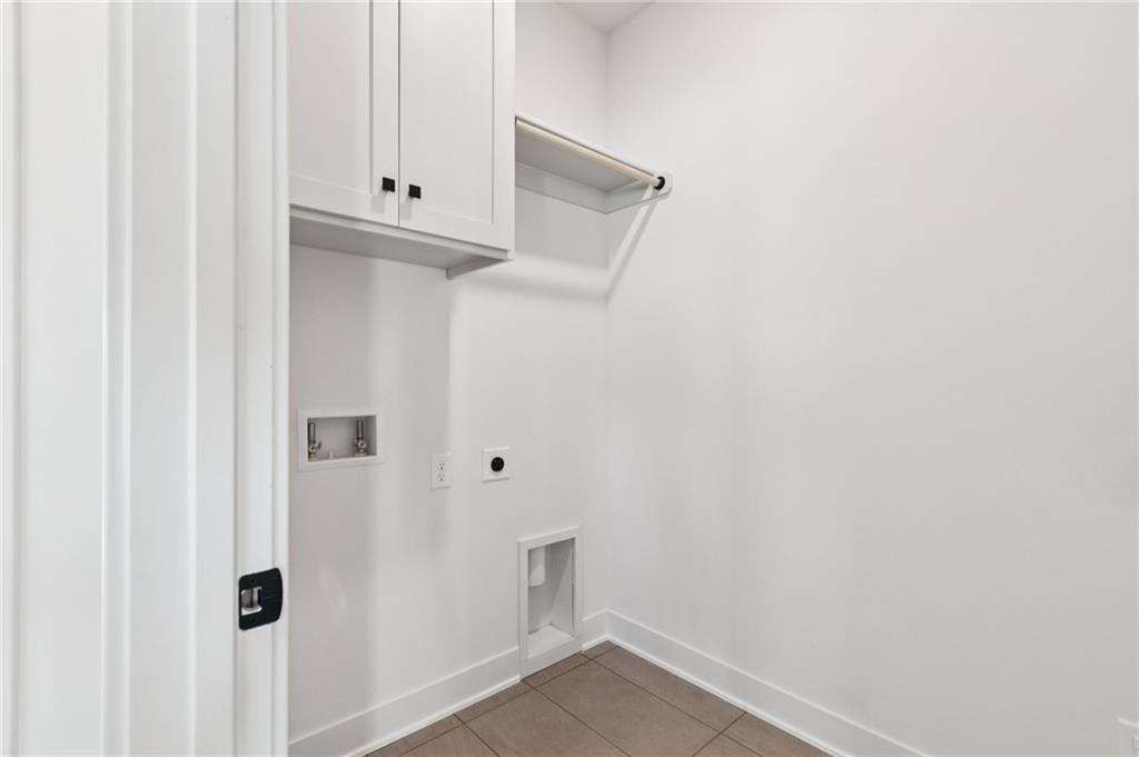 Homes for Sale in Liberty, MO 64068 | 1916  Longview Drive