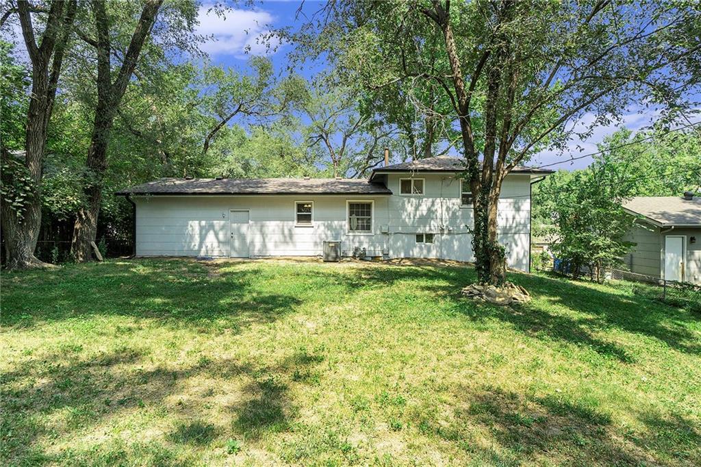 Homes for Sale in Liberty, MO 64068 | 215  Grant Street