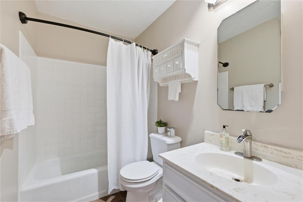 Homes for Sale in Kansas City, MO 64118 | 1032 NW 70TH Court