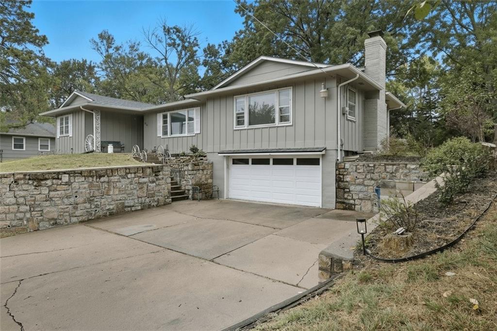 Homes for Sale in Lake Waukomis, MO 64151 | 610 NW North Shore Drive