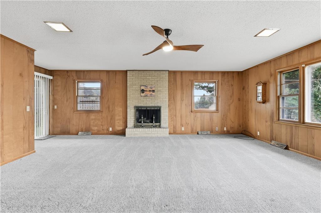 Homes for Sale in Lake Waukomis, MO 64151 | 610 NW North Shore Drive