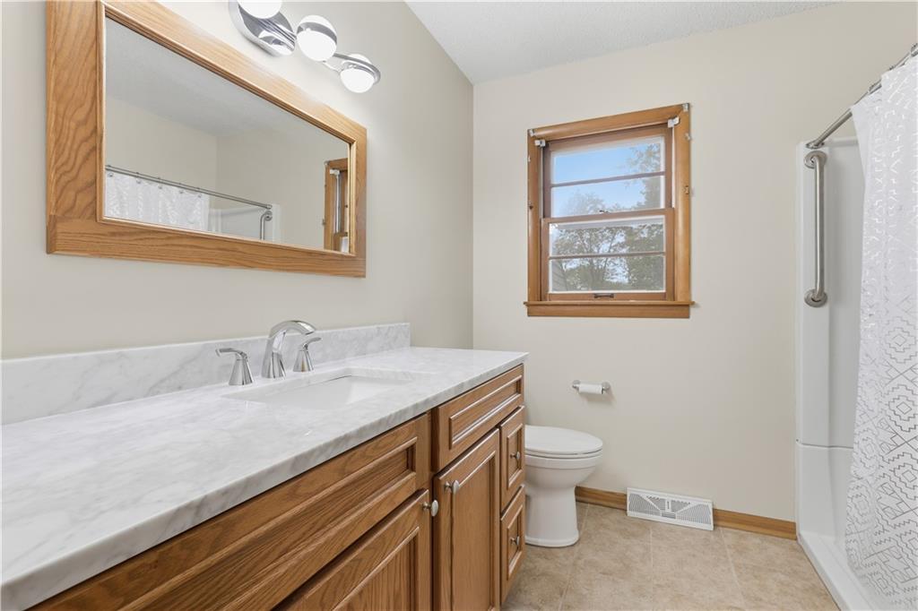 Homes for Sale in Lake Waukomis, MO 64151 | 610 NW North Shore Drive