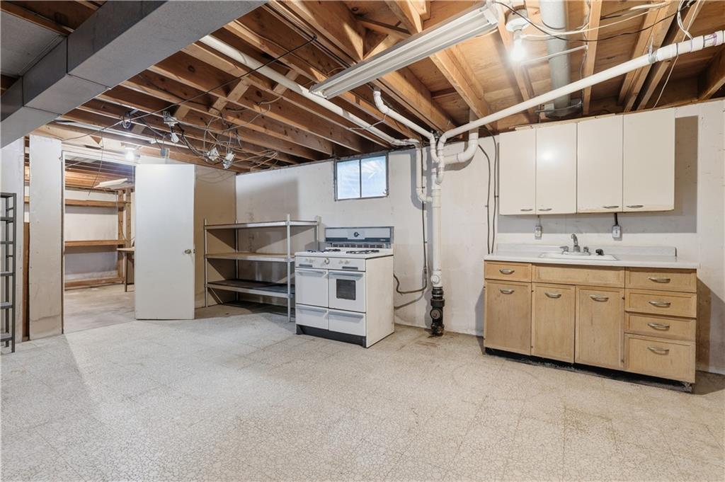 Homes for Sale in Lake Waukomis, MO 64151 | 610 NW North Shore Drive