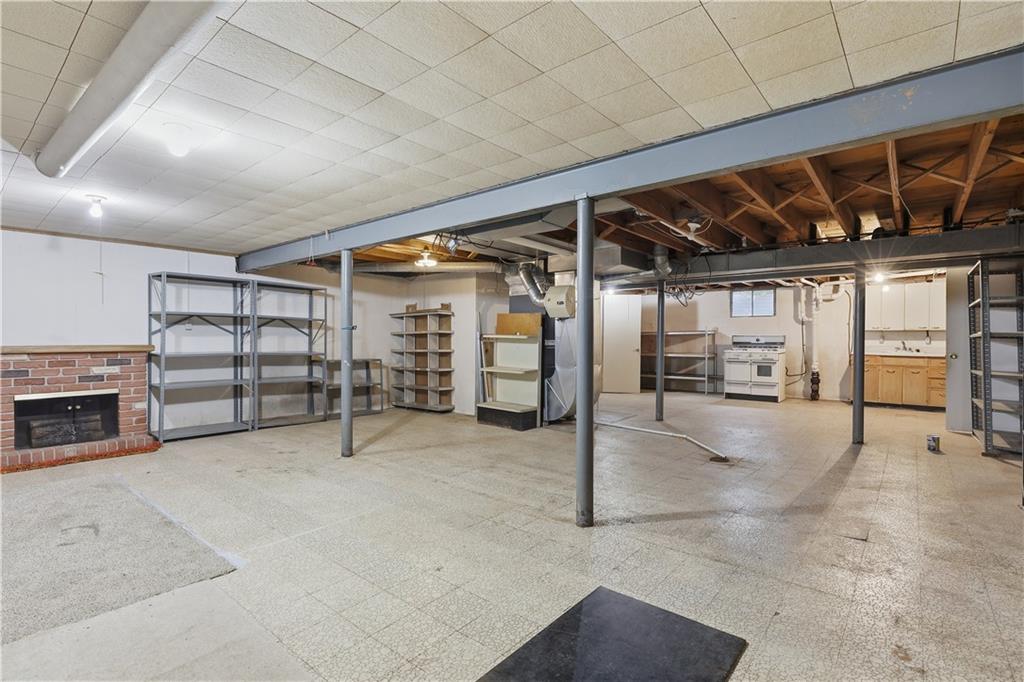 Homes for Sale in Lake Waukomis, MO 64151 | 610 NW North Shore Drive