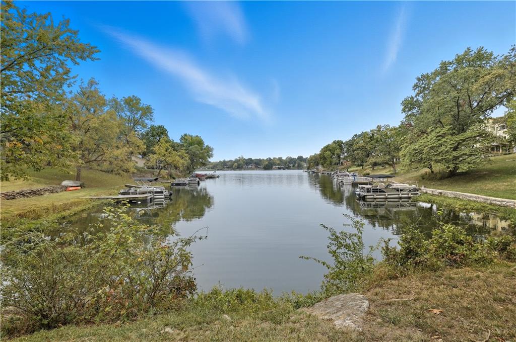 Homes for Sale in Lake Waukomis, MO 64151 | 610 NW North Shore Drive