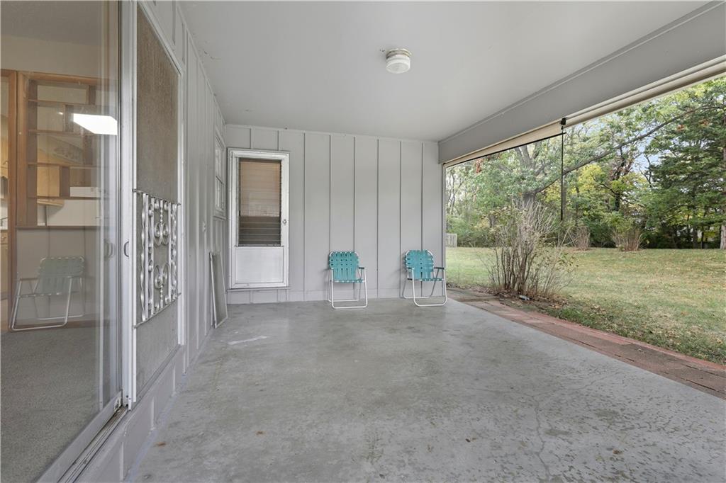 Homes for Sale in Lake Waukomis, MO 64151 | 610 NW North Shore Drive