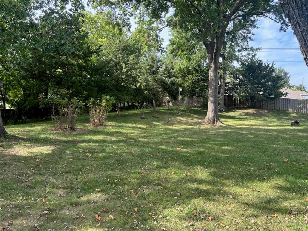 Homes for Sale in Lake Waukomis, MO 64151 | 610 NW North Shore Drive