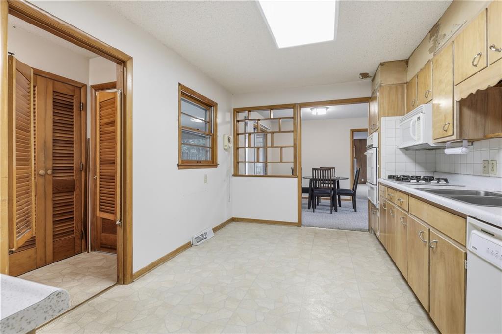 Homes for Sale in Lake Waukomis, MO 64151 | 610 NW North Shore Drive