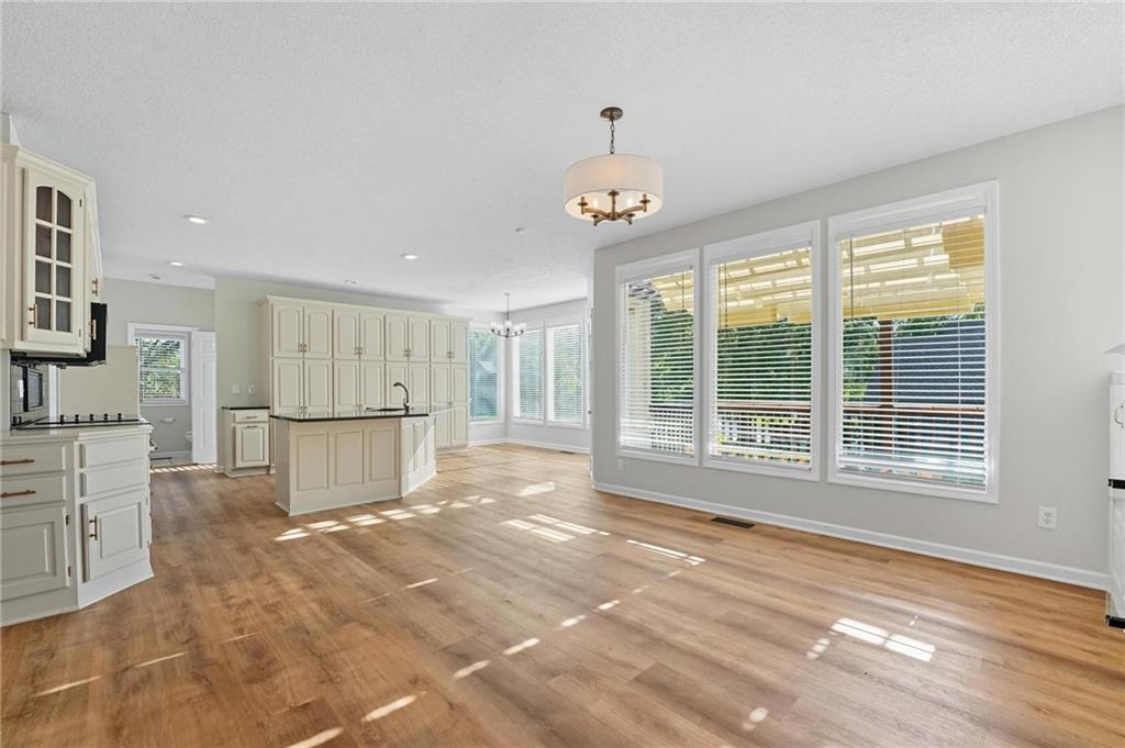 Homes for Sale in Parkville, MO 64152 | 5829  Manor Lane