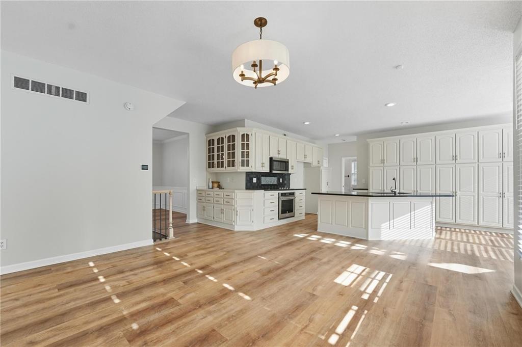 Homes for Sale in Parkville, MO 64152 | 5829  Manor Lane