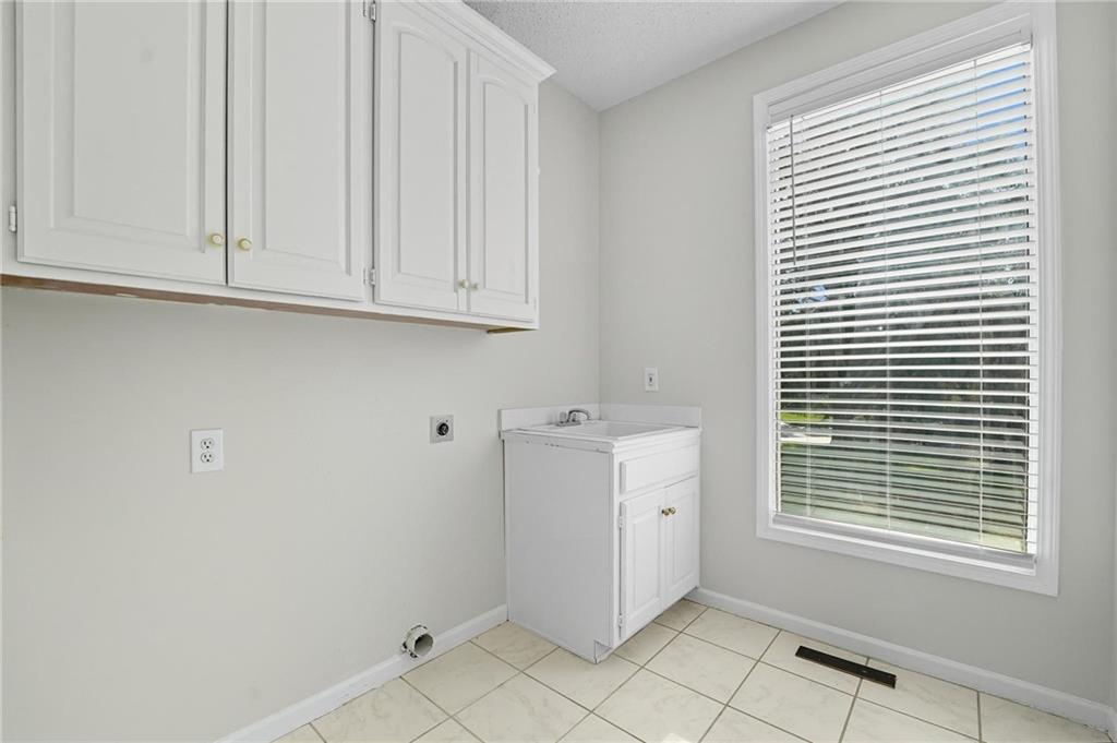 Homes for Sale in Parkville, MO 64152 | 5829  Manor Lane