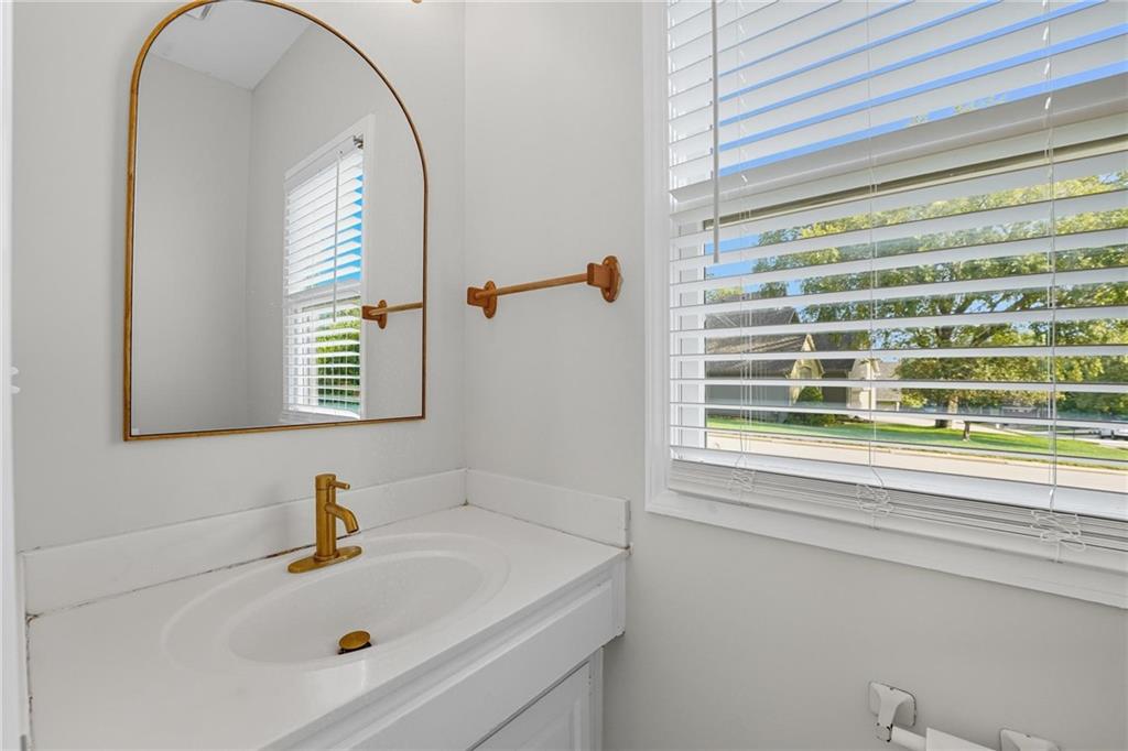 Homes for Sale in Parkville, MO 64152 | 5829  Manor Lane