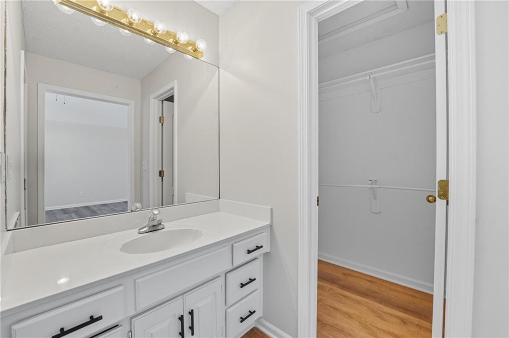 Homes for Sale in Parkville, MO 64152 | 5829  Manor Lane