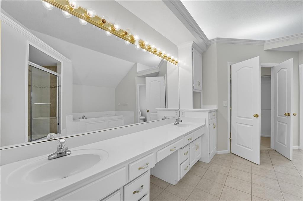 Homes for Sale in Parkville, MO 64152 | 5829  Manor Lane