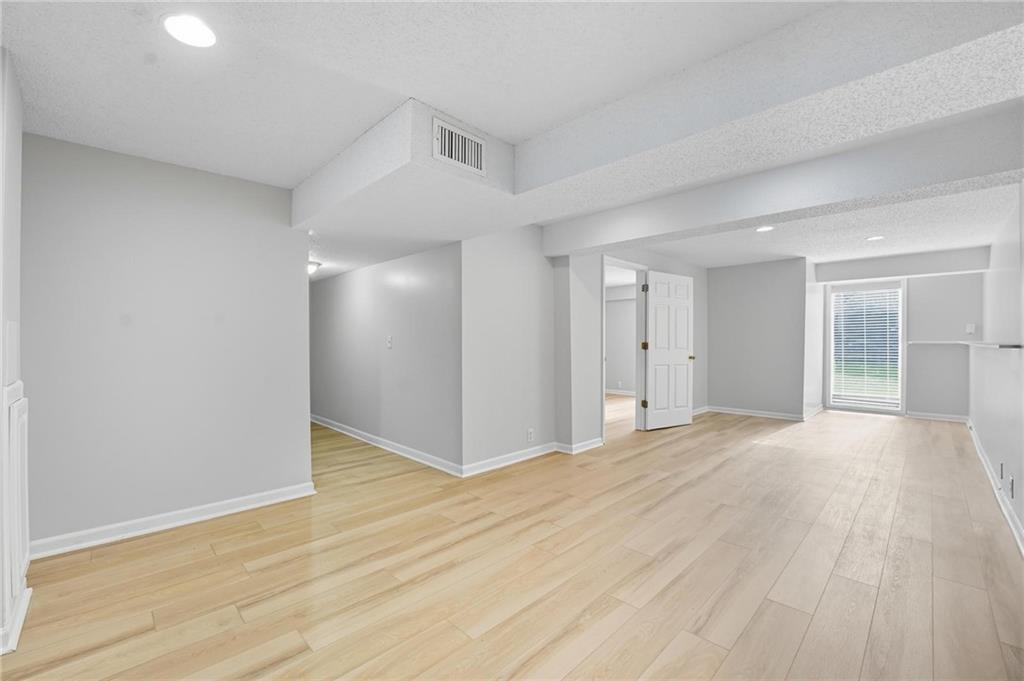 Homes for Sale in Parkville, MO 64152 | 5829  Manor Lane