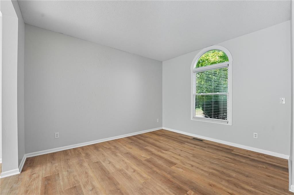 Homes for Sale in Parkville, MO 64152 | 5829  Manor Lane