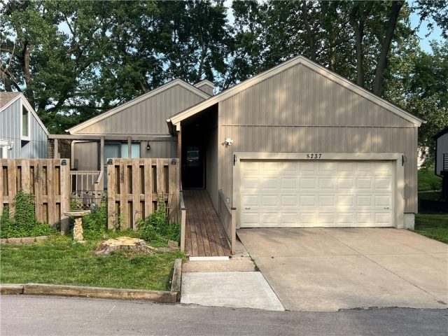 Homes for Sale in Kansas City, MO 64151 | 8237 N Chatham Avenue