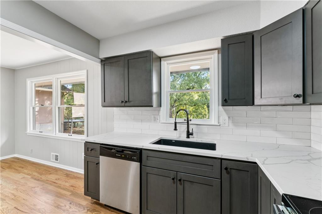 Homes for Sale in Gladstone, MO 64119 | 6605 N Agnes Avenue