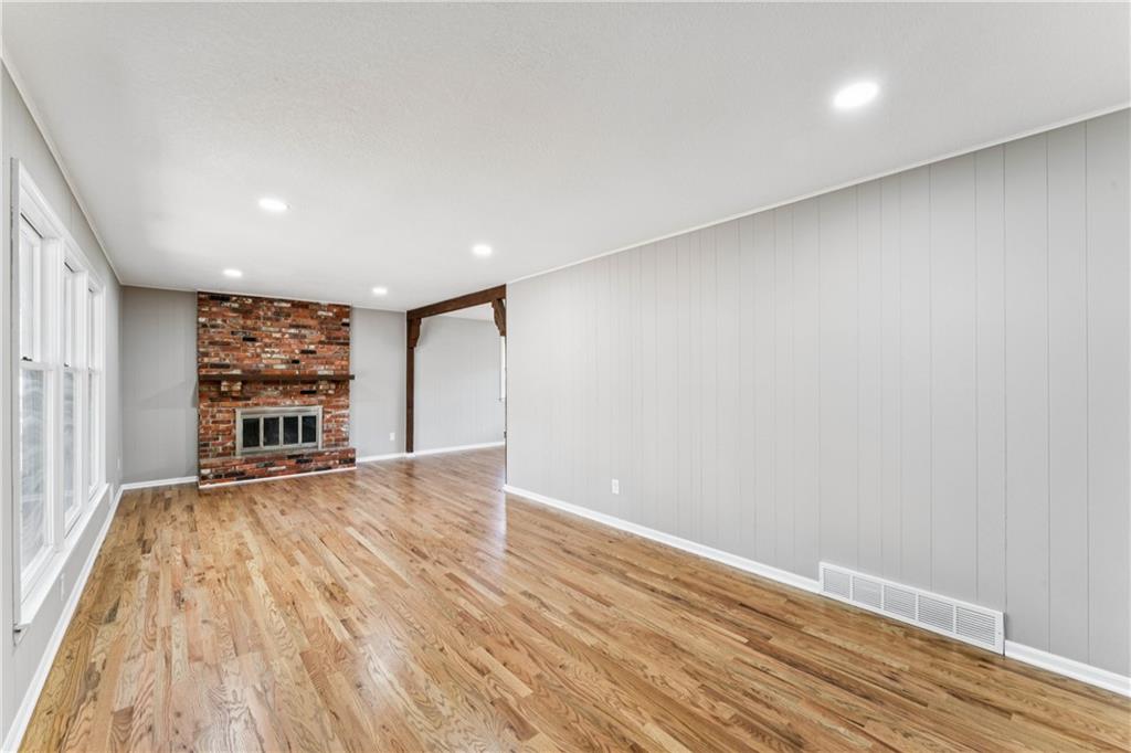 Homes for Sale in Gladstone, MO 64119 | 6605 N Agnes Avenue