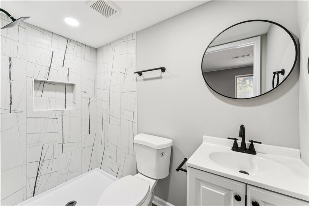 Homes for Sale in Gladstone, MO 64119 | 6605 N Agnes Avenue