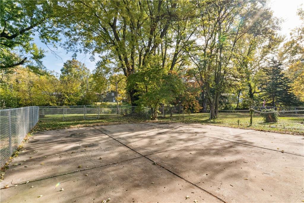 Homes for Sale in Gladstone, MO 64119 | 6605 N Agnes Avenue