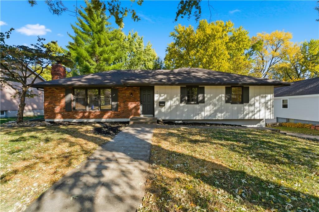 Homes for Sale in Gladstone, MO 64119 | 6605 N Agnes Avenue