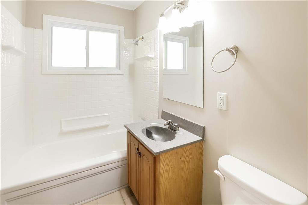 Homes for Sale in Liberty, MO 64068 | 915 S Prairie Street