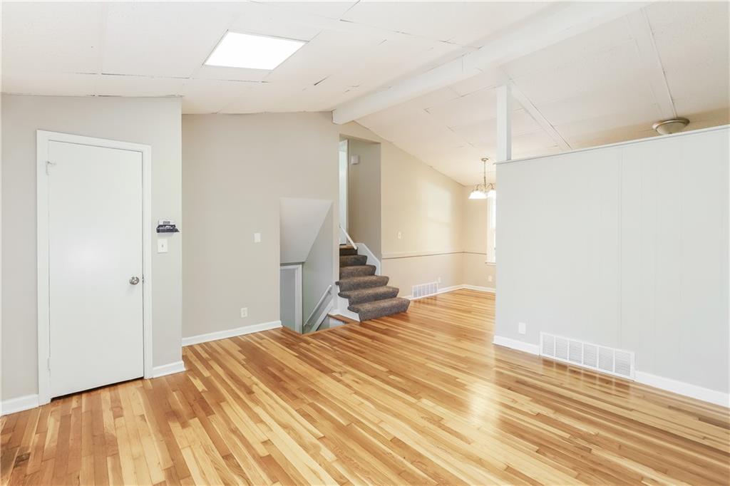 Homes for Sale in Liberty, MO 64068 | 915 S Prairie Street