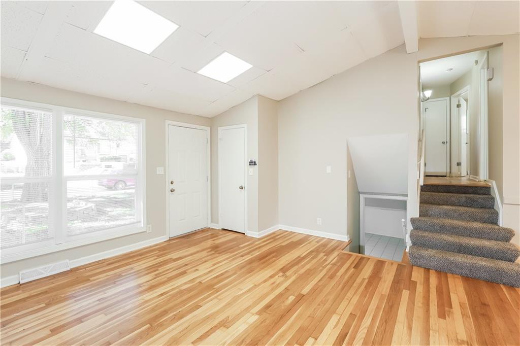 Homes for Sale in Liberty, MO 64068 | 915 S Prairie Street