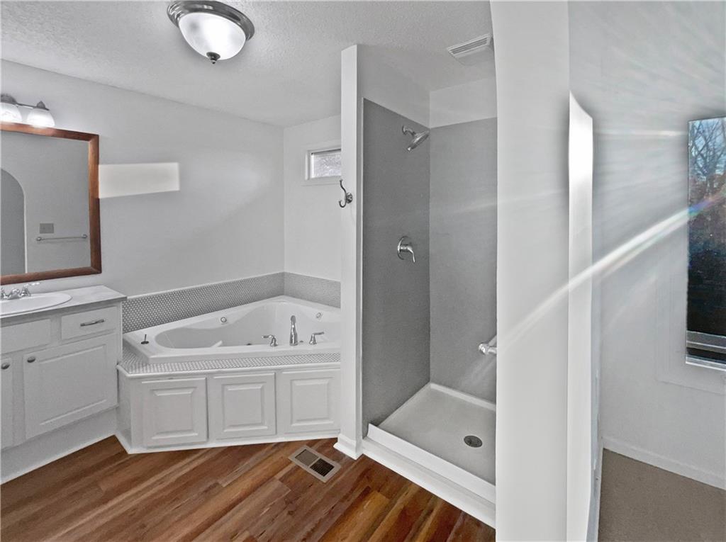 Homes for Sale in Kansas City, MO 64151 | 7821 N Overland Drive