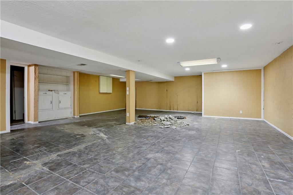 Homes for Sale in Kansas City, MO 64151 | 8148 NW Twin Oaks Drive