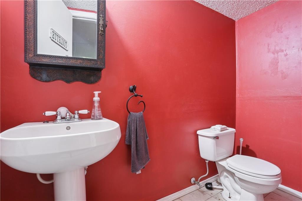 Homes for Sale in Kansas City, MO 64151 | 8148 NW Twin Oaks Drive