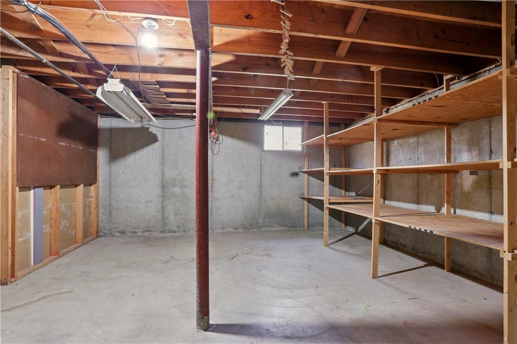 Homes for Sale in Kansas City, MO 64151 | 8148 NW Twin Oaks Drive