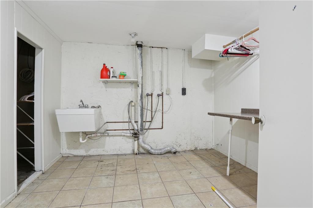 Homes for Sale in Kansas City, MO 64151 | 8148 NW Twin Oaks Drive