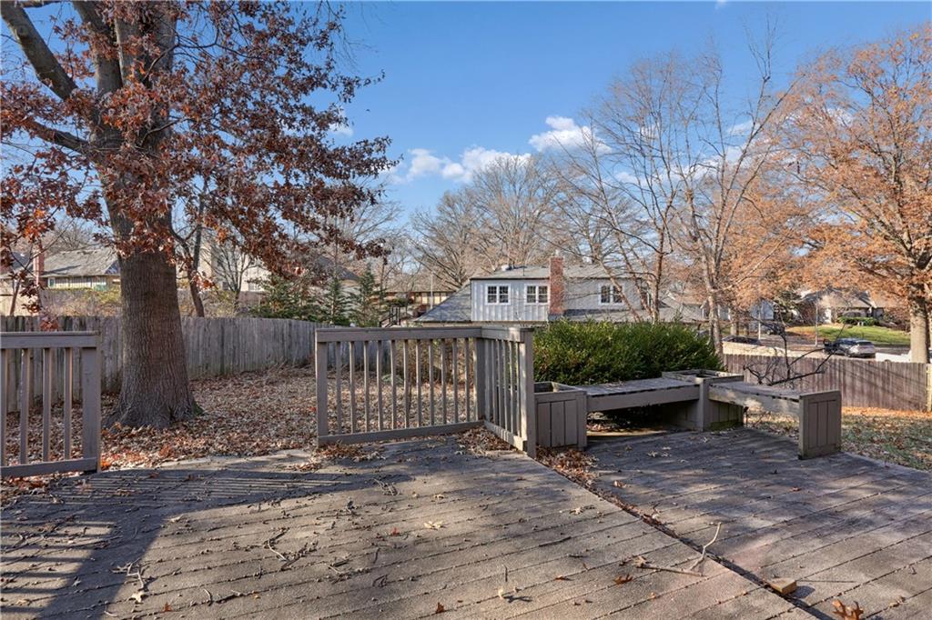 Homes for Sale in Kansas City, MO 64151 | 8148 NW Twin Oaks Drive