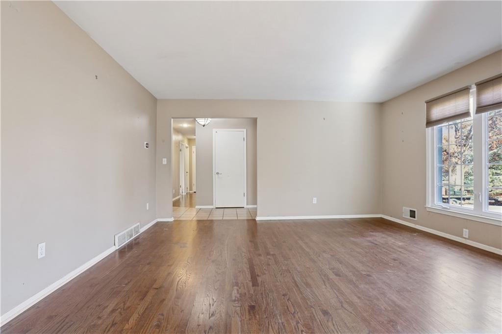 Homes for Sale in Kansas City, MO 64151 | 8148 NW Twin Oaks Drive