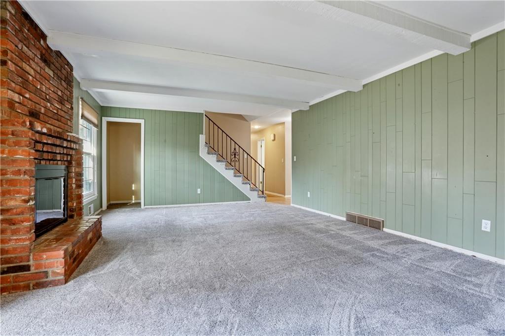 Homes for Sale in Kansas City, MO 64151 | 8148 NW Twin Oaks Drive