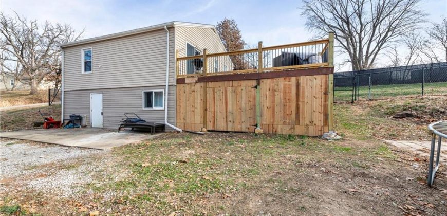 Homes for Sale in Kansas City, MO 64151 | 5812 NW PARKDALE Circle