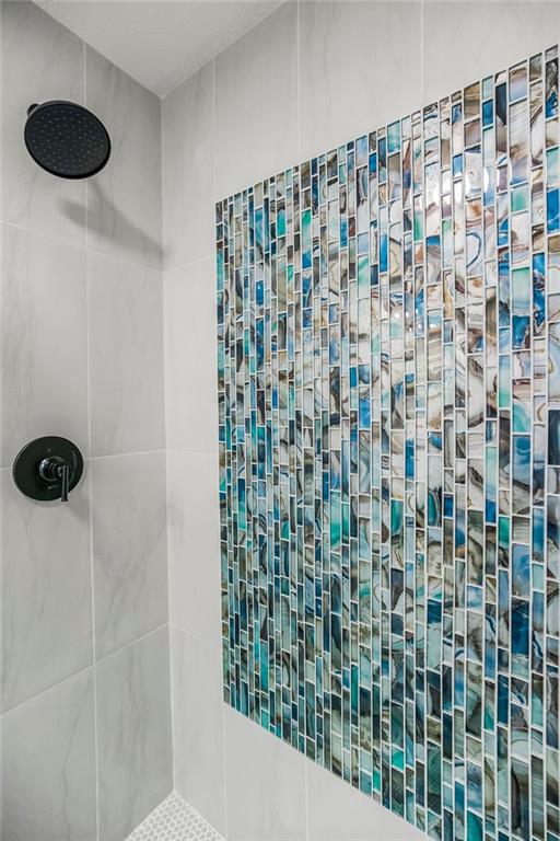 Homes for Sale in Kansas City, MO 64118 | 6912 N Madison Avenue