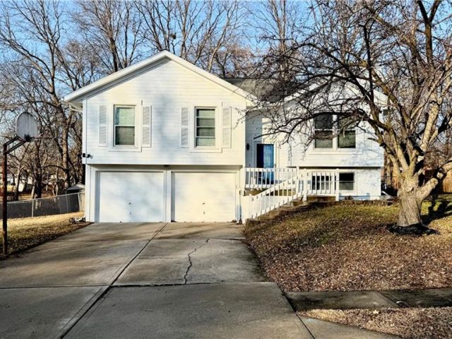 Homes for Sale in Pleasant Valley, MO 64068 | 7904  Little Lane