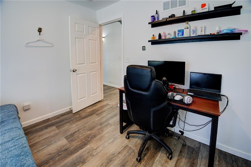 Homes for Sale in Parkville, MO 64152 | 5716 NW Creekview Drive