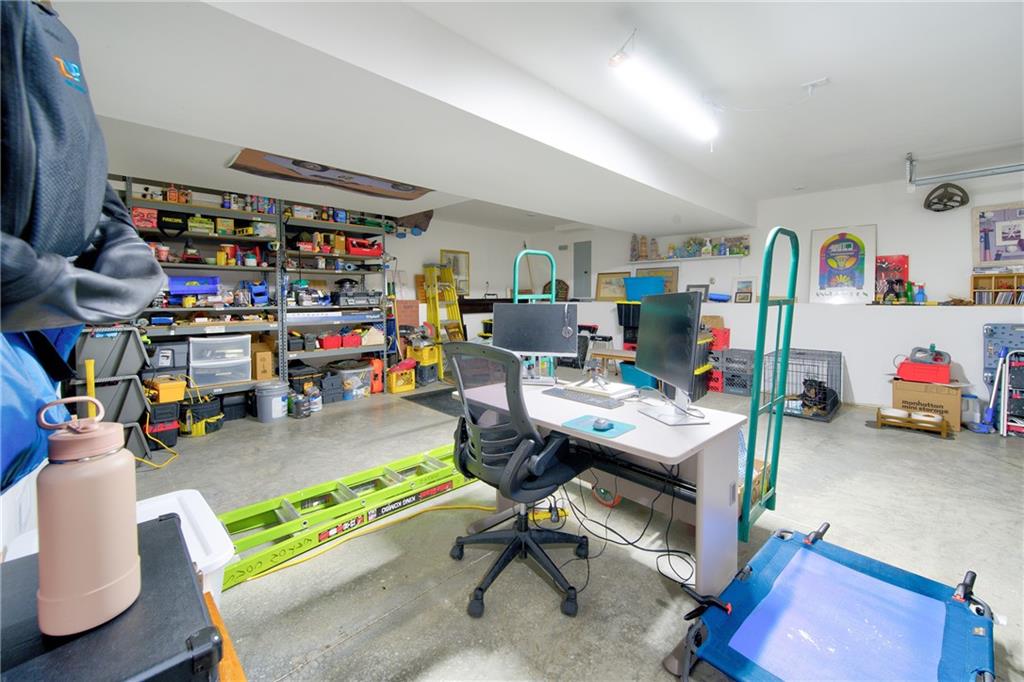 Homes for Sale in Parkville, MO 64152 | 5716 NW Creekview Drive