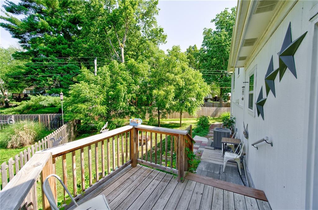 Homes for Sale in Parkville, MO 64152 | 5716 NW Creekview Drive